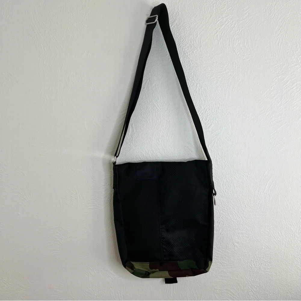 III Parcel New York Men's Black Green Camouflage Crossbody Messenger Bags